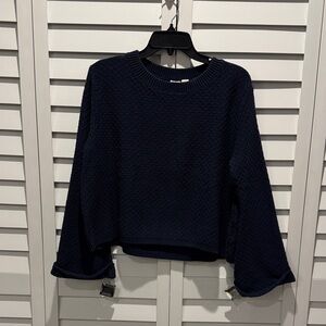 Roxy Pre Owned Navy Blue Textured Sweater in a Cotton/Acrylic blend.